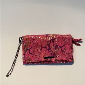 Clutch pink purse. Kennth Cole.